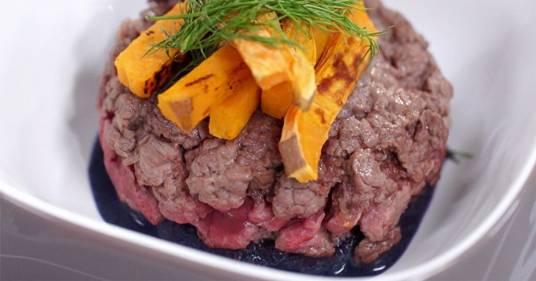 Hamburger di cavallo con chips e carote viola – Kitchen Bau & Miao