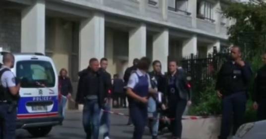 Francia, auto travolge soldati a Parigi: almeno sei feriti