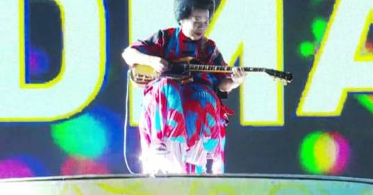 MarY Ho, chitarrista rock di 81 anni diventa una star su Youtube