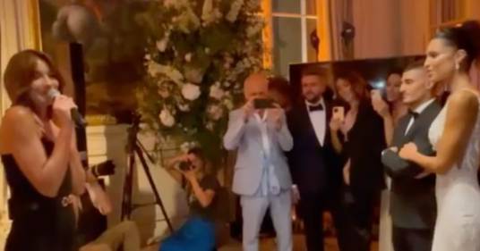 Carla Bruni canta al matrimonio di Marco Verratti e incanta tutti: il video