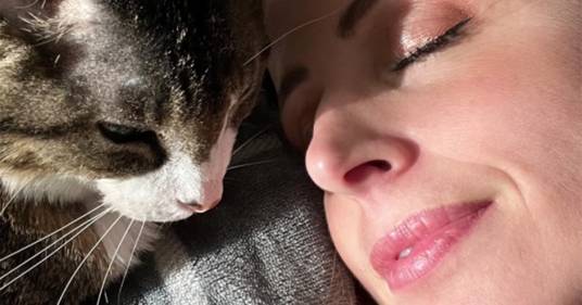 Clio Makeup dice addio a Oscar, il suo dolcissimo gatto: l’ultimo saluto su Instagram è commovente