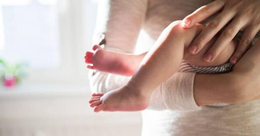 Eurispes, depressione post partum per una donna su 10