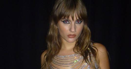 Måneskin: Victoria De Angelis è coperta solo dalla collana, fan in deliro