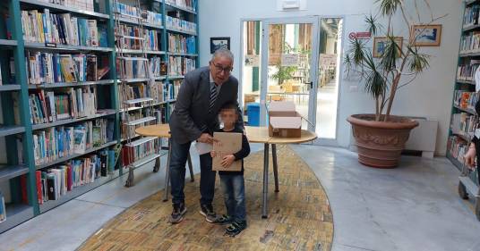 Mattia, 5 anni, è stato eletto “Lettore dell’anno” dalla sua biblioteca: 125 libri presi in prestito in un solo anno