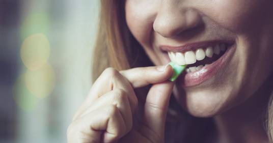 Lo studio lo conferma: la gomma da masticare aiuta la concentrazione per i lavori più impegnativi
