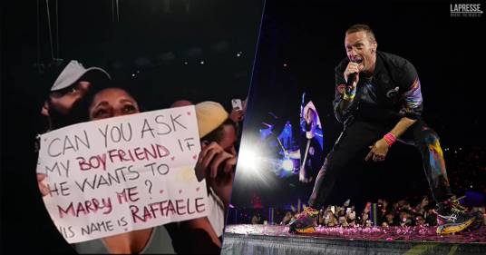Una ragazza chiede a Chris Martin di leggere la proposta di matrimonio per il fidanzato: l’emozione al concerto dei Coldplay
