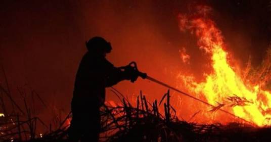 Portogallo, i vigili del fuoco domano gli ultimi roghi boschivi