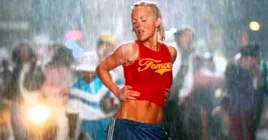 Geri Halliwell: compie 22 anni “It’s Raining Men”