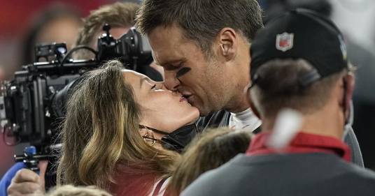 Tom Brady e il romantico messaggio di auguri per Gisele Bündchen: ecco cosa ha scritto
