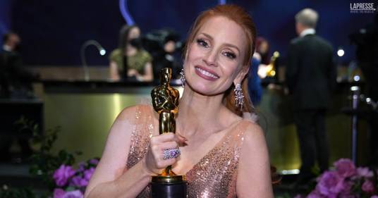 Oscar 2022, tutti i vincitori: Jessica Chastain dedica (in italiano) il premio alla figlia Giulietta
