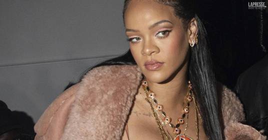 La gravidanza glamour di Rihanna: le foto per la copertina di Vogue sono fantastiche