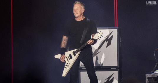 James Hetfield dei Metallica si commuove durante il concerto: “Ho avuto un attacco di panico”