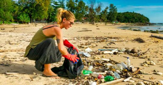 I 10 oggetti più comunemente abbandonati sulle nostre spiagge: la lista di Legambiente