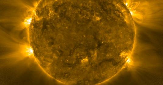 Le foto del Sole mai visto così da vicino: il merito è di uno strumento italiano