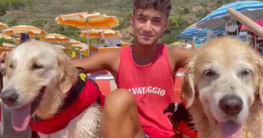 Palinuro, affonda un pedalò: cinque ragazzi vengono salvati da due cani-bagnini