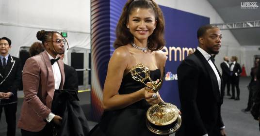 Emmy 2022: ecco tutti i premi e le serie tv vincitrici