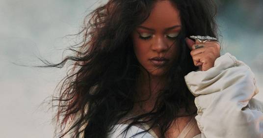 Rihanna ha finalmente pubblicato nuova musica: ascolta il singolo “Lift Me Up”