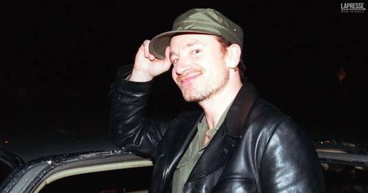 Bono degli U2: nella sua autobiografia le scuse per l’album regalato nel 2014