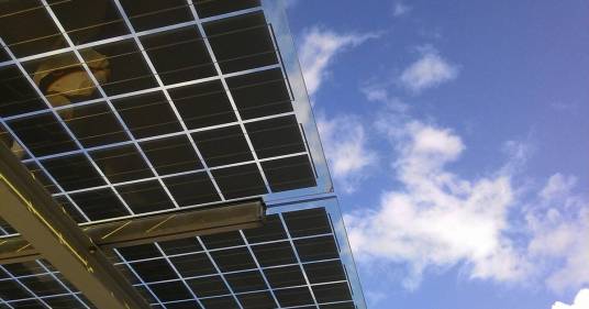 La Francia vuole mettere pannelli solari in tutti i suoi parcheggi più grandi