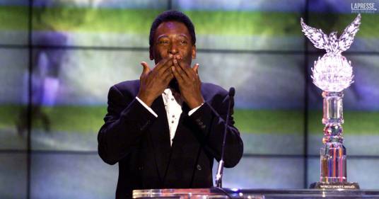 Addio a Pelé, il mito del calcio è morto all’età di 82 anni