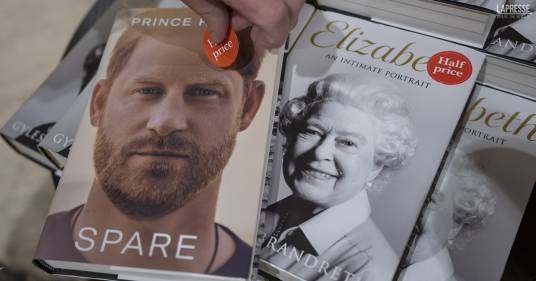 “Spare”, l’autobiografia del principe Harry è già best seller ma la sua popolarità è ai minimi storici