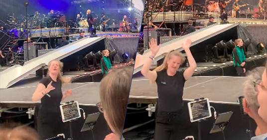 Al concerto di Springsteen tutti gli occhi sull’energica interprete della lingua dei segni: il video