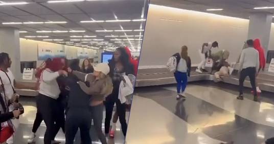Al ritiro bagagli in aeroporto scoppia una mega rissa: il video