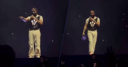 Lanciano un libro in faccia a Drake durante il concerto: ecco il video della sua reazione