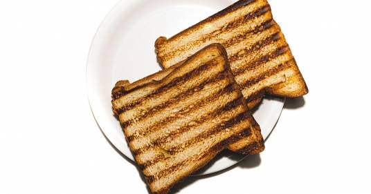 Che cos’è la “teoria del toast bruciato” diventata virale su TikTok