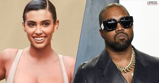 Kanye West a Firenze con Bianca Censori: ferma la strada per farle una foto nel suo nuovo nude look