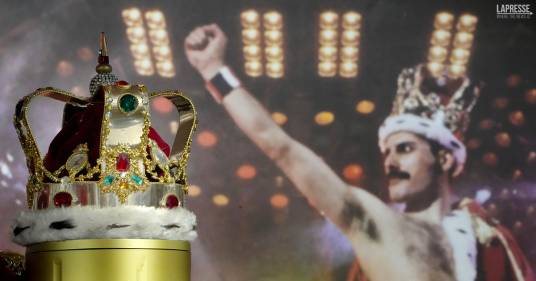L’asta su Freddie Mercury raccoglie 12,2 milioni di sterline. Brian May: “È troppo triste”