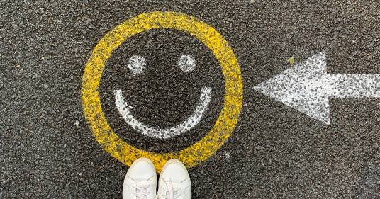 A quanti anni si è più felici? Una ricerca ha individuato l’età in cui siamo più soddisfatti della nostra vita