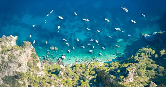 Contro il turismo di massa e la minaccia climatica Capri vuole diventare un’area marina protetta