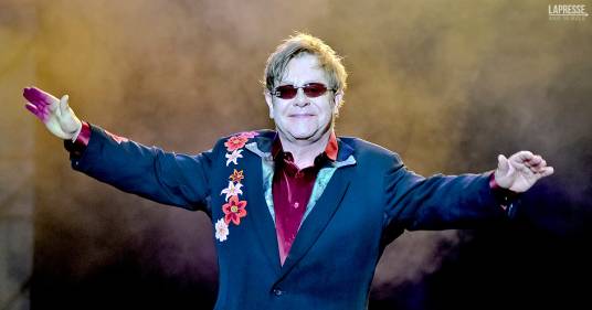 Elton John mette all’asta la sua magnifica collezione d’arte e abiti di scena di Atlanta