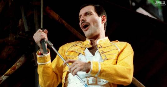 È in vendita la villa di Londra dove ha vissuto Freddie Mercury: quanto costa