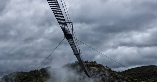 Il ponte tibetano più alto d’Europa si trova in Italia: dove camminare sospesi a 175 metri