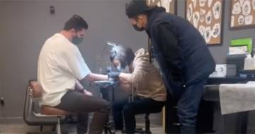 Si vendica del fidanzato infedele facendogli tatuare il suo nome per poi lasciarlo subito dopo