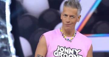 Giovanni Vernia è tornato con il mitico Jonny Groove: ecco il primo video dopo sette anni