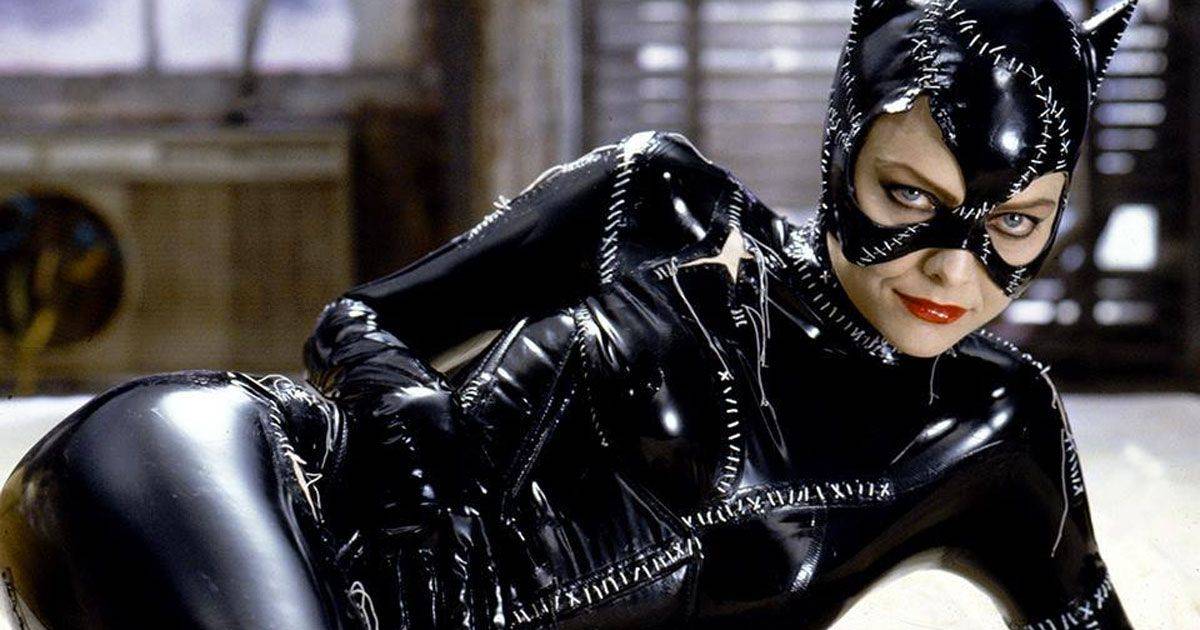 Michelle Pfeiffer ritrova la frusta di Catwoman: il video