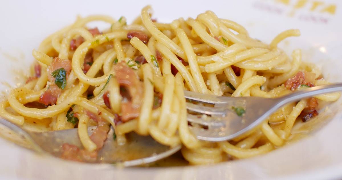 Carbonara con pomodoro e bacon la ricetta del New York Times irrita