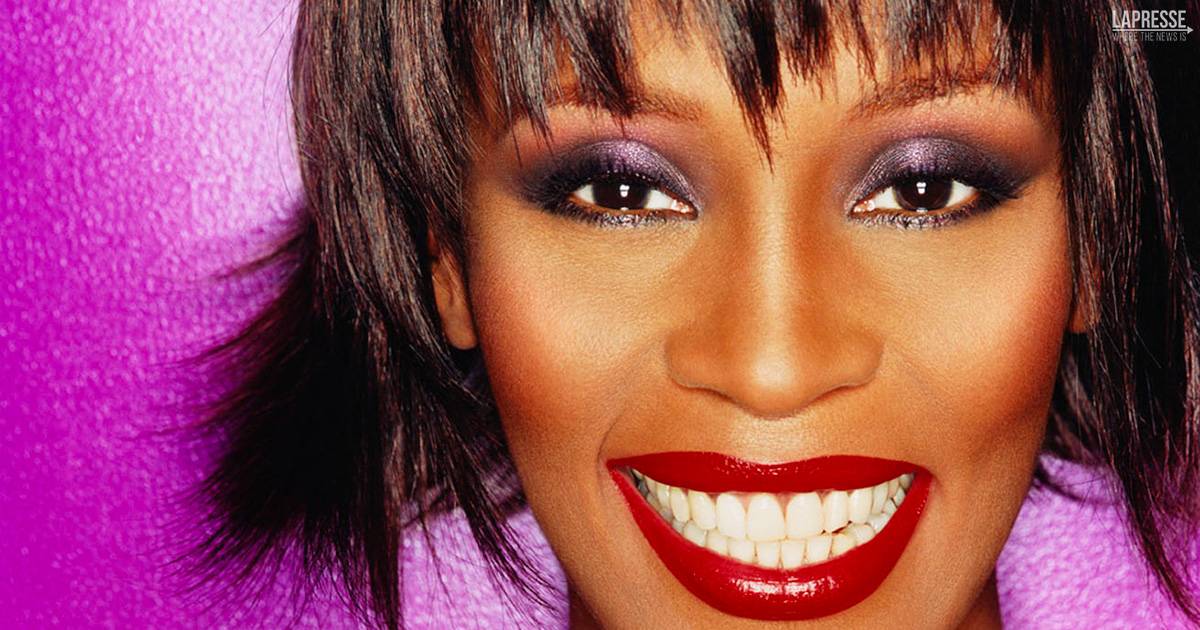 Whitney Houston compie 36 anni I Wanna Dance with Somebody