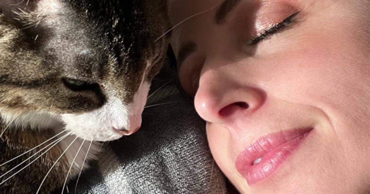 Clio Makeup dice addio al gatto Oscar lultimo saluto su Instagram