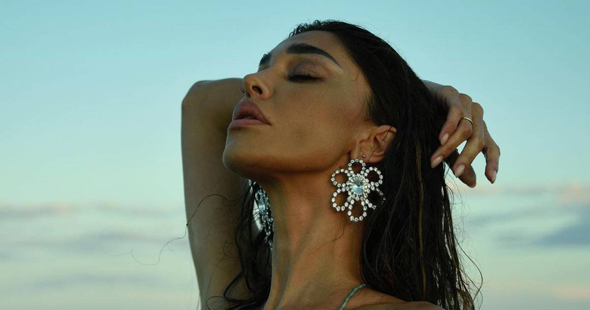 Belén Rodriguez più sensuale che mai: il selfie in topless