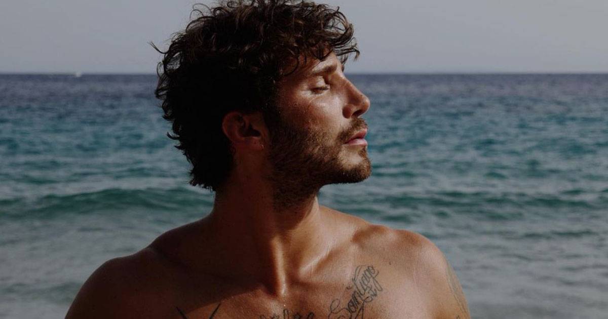 Stefano De Martino paparazzato di nuovo insieme a Martina Trivelli ecco la foto