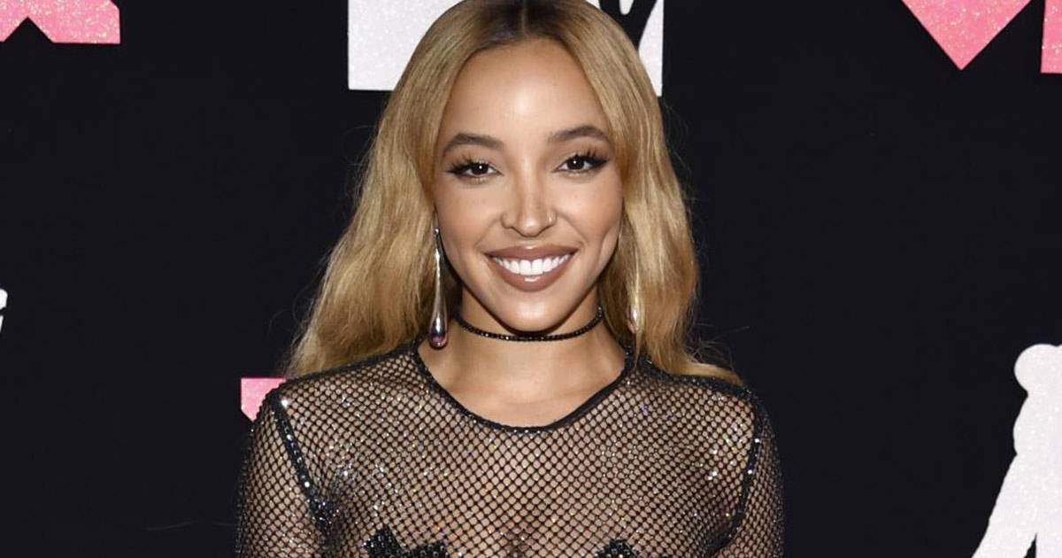 Il nude look di Tinashe ai VMAs è estremo, le foto del red carpet