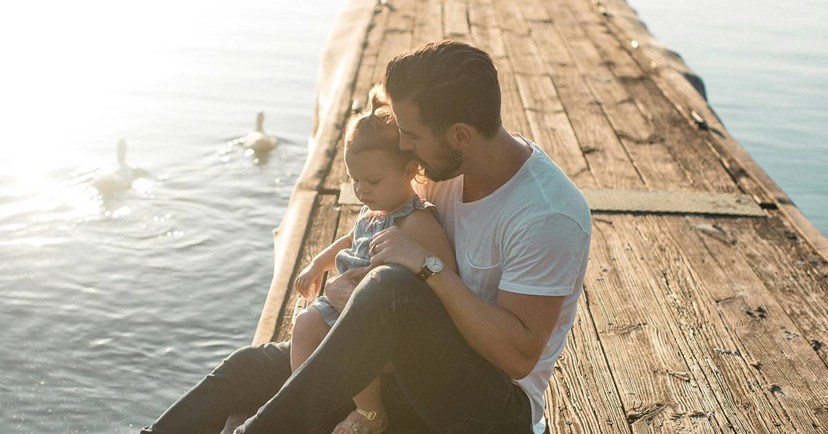 9 uomini su 10 si sentono responsabili del lavoro di cura e vorrebbero  avere più tempo per i figli: la ricerca