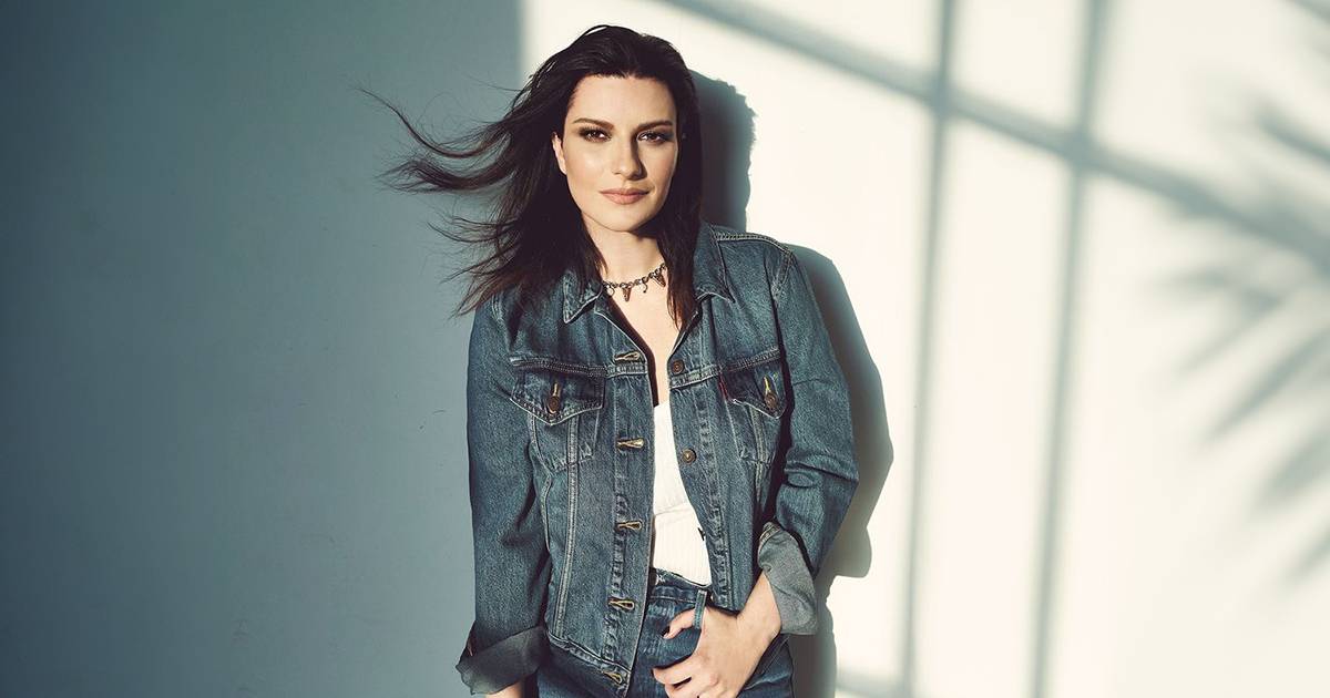 Laura Pausini festeggia i 50 anni ma  lei a fare un regalo ai fan