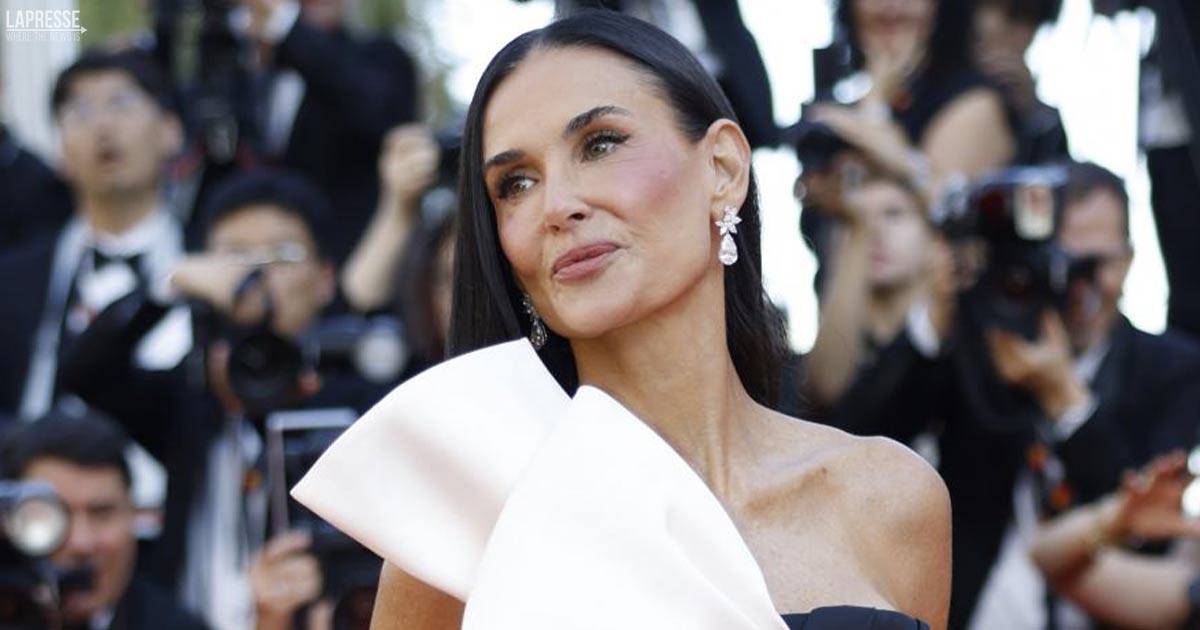 A 61 anni Demi Moore  una bellissima nonna in bikini la foto diventa virale