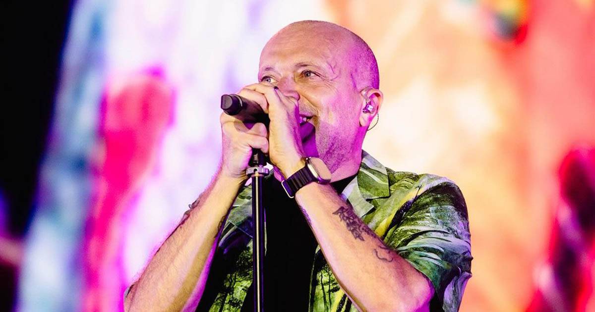 Max Pezzali 3 nuove date a Roma dopo i sold out di Milano e online il trailer della serie TV sugli 883