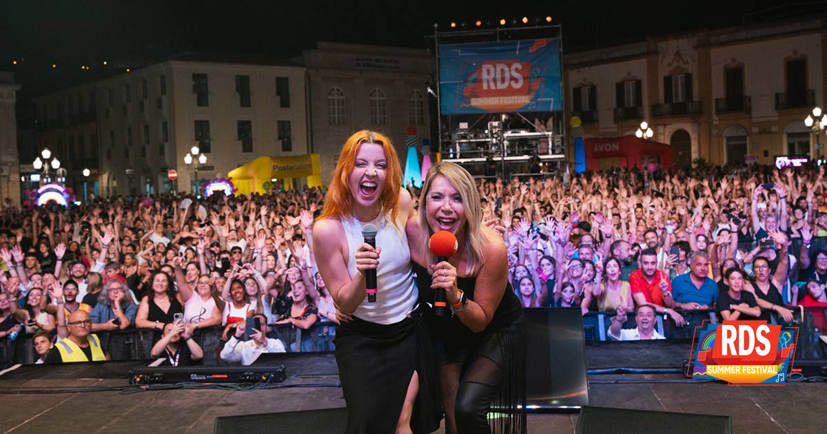 Noemi e Anna Pettinelli omaggiano Vasco il duetto su Vita Spericolata allRDS Summer Festival a Palmi